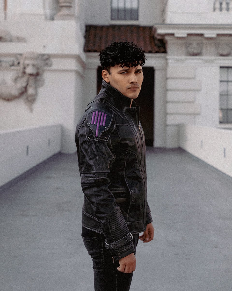 TheVIPPrince's tweet photo. “My time will come... Your leadership is weak. The Decepticons need a true ruler.”

#decepticons #teamdecepticon #lucadesign #lucajackets #cosplay #cosplayer #fashion #fashionjacket #cosplayjacket #robotsindisguise #malemodel #model #lacomiccon https://t.co/DWlYhNziqa