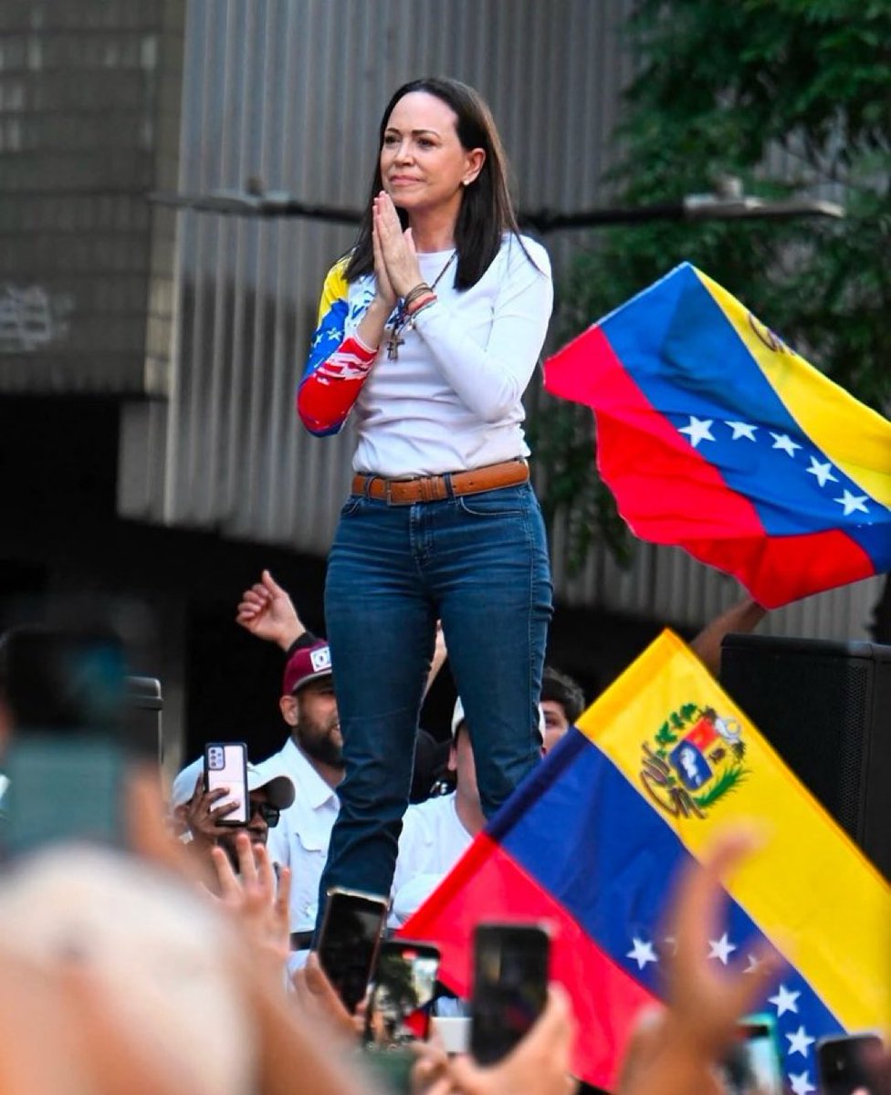 UHN_Plus's tweet photo. 🇻🇪🇦🇷‼️ | María Corina Machado agradece al presidente Javier Milei por su respaldo a la lucha contra el “régimen criminal narco-terrorista” de Maduro y asegura que Venezuela está unida y decidida a conquistar su libertad. https://t.co/u1SVcwASz4