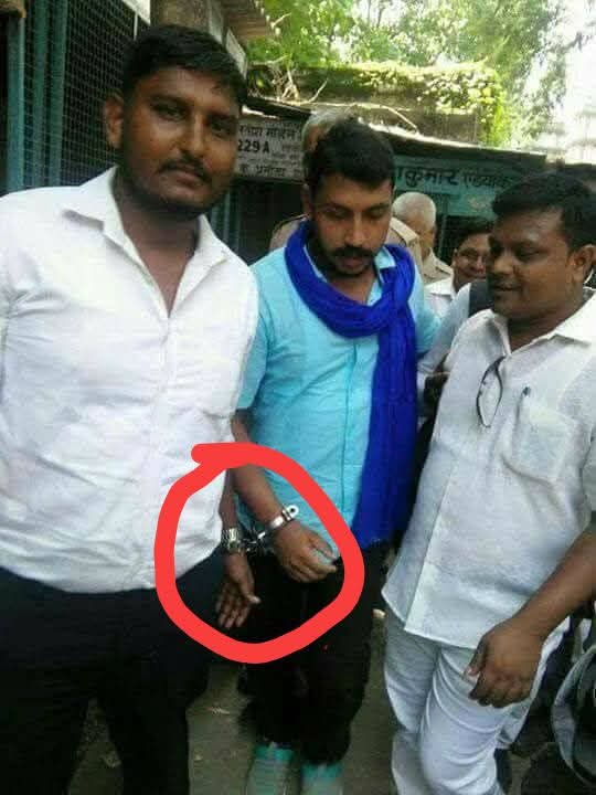 भीम आर्मी कांठ ज़िला ( मुरादाबाद )🗨️ (@bhimarmy4mbd) on Twitter photo टांग खीचना बड़ा आसान है,,लेकिन उस इन्सान की टांग पकड़ कर चलना बड़ा मुश्किल है । जो लोग मुँह उठा कर कुछ भी बोल देते है भाई चन्द्रशेखर आज़ाद जी को उनके लिए ये कुछ तसवीरें है। संघर्ष की । <a href="/AzadSamajParty/">Aazad Samaj Party - Kanshi Ram</a> <a href="/BhimArmyChief/">Chandra Shekhar Aazad</a> <a href="/GulzarSiddiqui_/">GulzarSiddiqui گلزار صدیقی</a> <a href="/BhimArmy_BEM/">भीम आर्मी भारत एकता मिशन</a> टांग खीचना बड़ा आसान है,,लेकिन उस इन्सान की टांग पकड़ कर चलना बड़ा मुश्किल है । जो लोग मुँह उठा कर कुछ भी बोल देते है भाई चन्द्रशेखर आज़ाद जी को उनके लिए ये कुछ तसवीरें है। संघर्ष की । <a href="/AzadSamajParty/">Aazad Samaj Party - Kanshi Ram</a> <a href="/BhimArmyChief/">Chandra Shekhar Aazad</a> <a href="/GulzarSiddiqui_/">GulzarSiddiqui گلزار صدیقی</a> <a href="/BhimArmy_BEM/">भीम आर्मी भारत एकता मिशन</a>