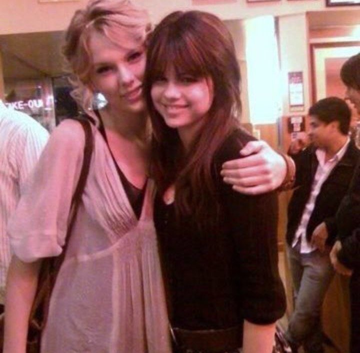 anyaltman's tweet photo. selena y taylor encontraron a los amores d sus vidas y se van a casar al mismo tiempo esto es una verdadera amistad carajo me emocione https://t.co/Ma1bdjpOsO