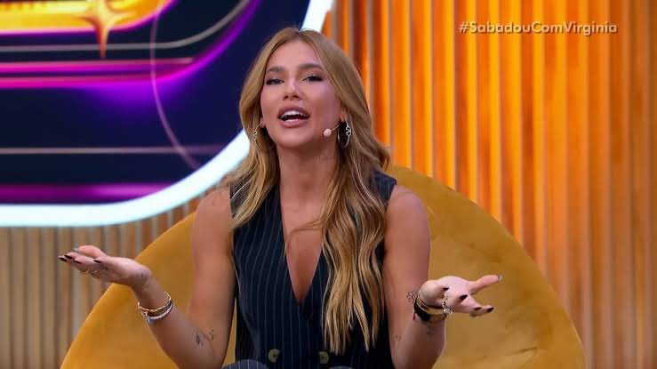 bruno_dames's tweet image. Flávio Ricco elogiando e falando sobre o horário do #ProgramaDoJoãoNoSBT. Seguindo a linha de que o #BakeOffBrasil precisa ser mais tarde e o   #SabadouComVirginia também, a grade de sábado encaixaria melhor assim:

20h45 (21h) João
21h45 (22h) Bake Off
23h15 (23h30) Sabadou