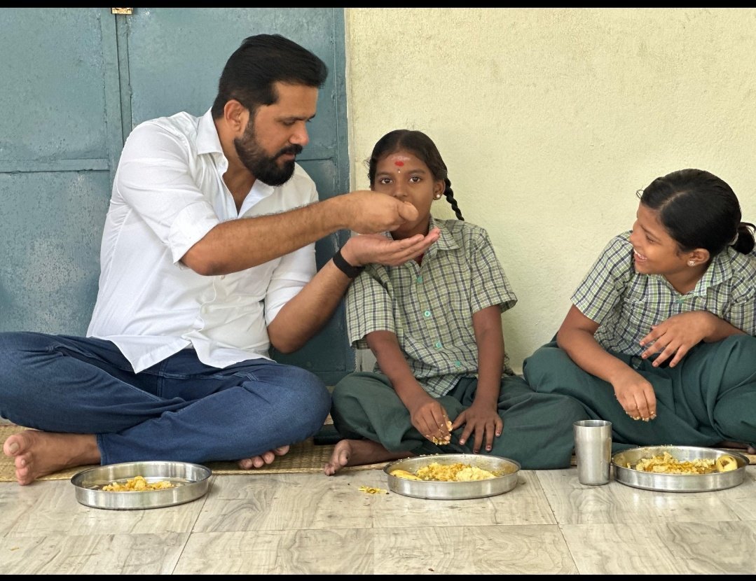 Kamali (@kamali_itwing) on Twitter photo நாடு போற்றிடும் மாண்புமிகு முதலமைச்சர் <a href="/mkstalin/">M.K.Stalin</a> அவர்கள் நகர்ப்புற அரசு உதவிபெறும் பள்ளிகளில் பயிலும் மாணவர்களும் பயன்பெறும் வகையில் தொடங்கி வைத்த காலை உணவு விரிவாக்க திட்டத்தின் தொடர்ச்சியாக..
#நம்ம_கும்முடிப்பூண்டி
தொகுதிக்குட்ட, பேரூராட்சி வார்டு 1-ல் அமைந்துள்ள அரசு தொடக்கப் நாடு போற்றிடும் மாண்புமிகு முதலமைச்சர் <a href="/mkstalin/">M.K.Stalin</a> அவர்கள் நகர்ப்புற அரசு உதவிபெறும் பள்ளிகளில் பயிலும் மாணவர்களும் பயன்பெறும் வகையில் தொடங்கி வைத்த காலை உணவு விரிவாக்க திட்டத்தின் தொடர்ச்சியாக..
#நம்ம_கும்முடிப்பூண்டி
தொகுதிக்குட்ட, பேரூராட்சி வார்டு 1-ல் அமைந்துள்ள அரசு தொடக்கப்