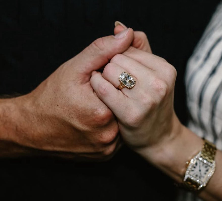 Kimbrrleeee's tweet photo. He couldn’t give her a friendship bracelet, so he gave her a ring. https://t.co/6f82xNHUP0