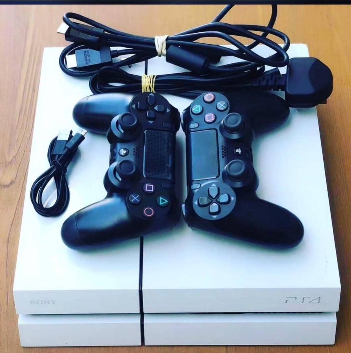 UK USED PlayStation 4 FAT with two controllers 
Call of duty, FC25 and 10 other games installed 
Full accessories inclusive going for just 🏷️ 270,000

Who’s coming to pick it up tomorrow? 
Can also deliver anywhere in Nigeria 

☎️/ WhatsApp: 08139446514
