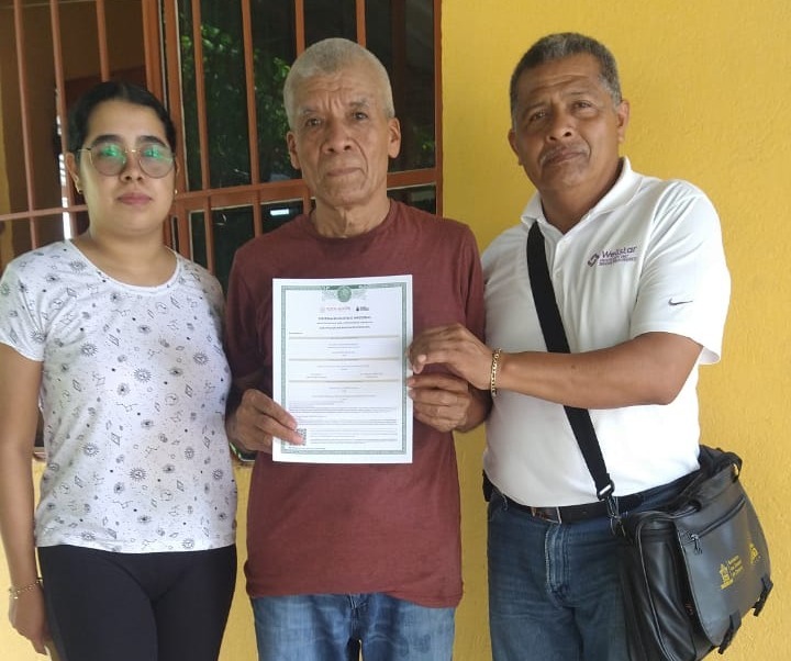 A nombre de la directora general del #IEEAOaxaca <a href="/JuanaAguilarXXV/">Juana Aguilar</a>, aplaudimos las ganas de superación de nuestras personas educandas que ya recibieron su certificado de estudios con validez oficial y reconocemos la labor comprometida del equipo del IEEA Matías Romero.
<a href="/salomonj/">Salomón Jara Cruz</a>