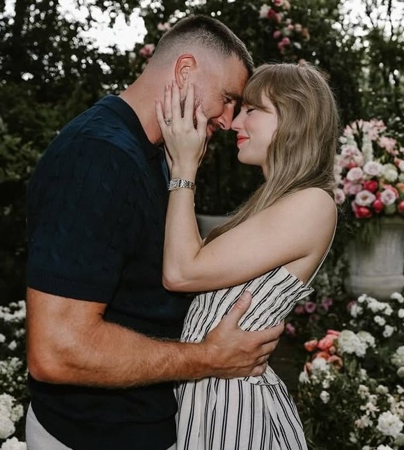 Taylor Swift i Travis Kelce zaręczyli się 💍