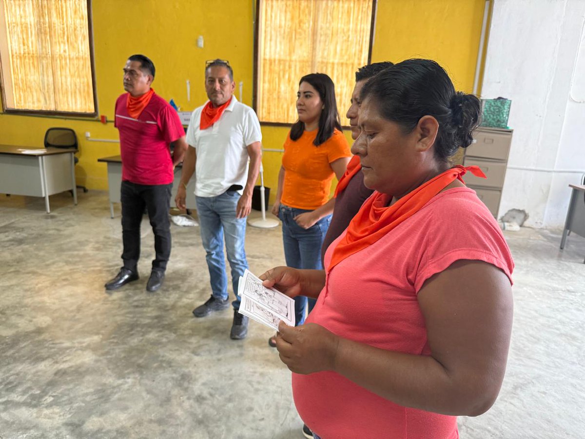 En el marco del #DíaNaranja el equipo de <a href="/Jamiltepec_IEEA/">Jamiltepec_IEEA</a> , realizó un taller de sensibilización en el tema, porque en el #IEEAOaxaca promovemos el derecho de mujeres y niñas a vivir una vida libre de violencia.
<a href="/GobOax/">Gobierno de Oaxaca</a> <a href="/salomonj/">Salomón Jara Cruz</a> <a href="/JuanaAguilarXXV/">Juana Aguilar</a> <a href="/SEP_mx/">SEP México</a> <a href="/INEAmx/">INEA</a>