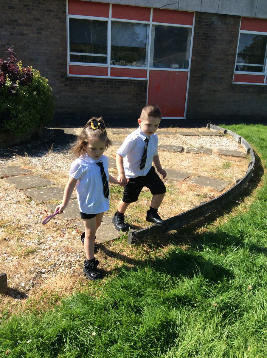 GlenmanorPS's tweet image. Some Room 3 explorers searching for mini-beasts! From wiggly worms to busy beetles, they’ve been learning all about the tiny creatures that share our world 🌎 #outdoorlearning #rspb #rspbwildchallenge