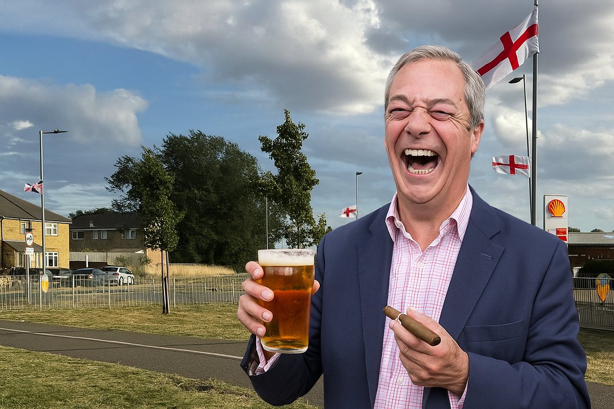 Darren_Fower's tweet image. RE: Flags 🇬🇧 🏴󠁧󠁢󠁥󠁮󠁧 󠁢󠁥󠁮󠁧󠁿flying in #Peterborough ...
➡️ Flags in #Stanground❗️
➡️ Roundabouts painted in #Yaxley❗️
➡️ Flags in #Paston and on #FrankPerkinsParkway❗️
🤔 "Seems more and more #Peterborians are showing distain for the establishment?"