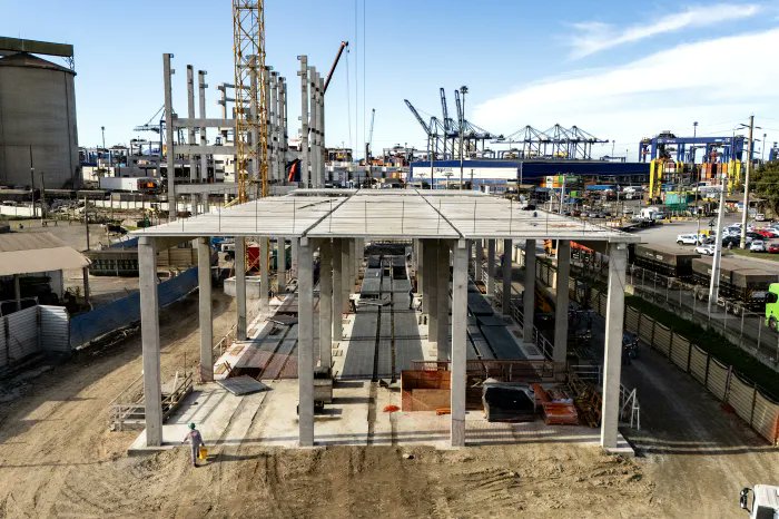 Chegamos a 67% de conclusão das obras do Moegão do Porto de Paranaguá! Estamos aumentando a capacidade de descarregamento do nosso porto, que vai passar de 550 vagões por dia para até 900 vagões por dia. 

jornalpontagrossa.com.br/noticia/154280…