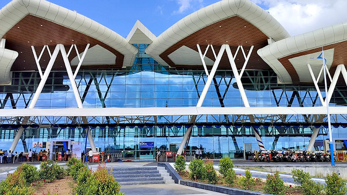 MBPatil's tweet image. ಶಿವಮೊಗ್ಗ ವಿಮಾನ ನಿಲ್ದಾಣದಲ್ಲಿ ನಾಗರಿಕ ವಿಮಾನ ಸೇವೆ ಆರಂಭವಾಗಿ ಇಂದಿಗೆ 2 ವರ್ಷ

ನಮ್ಮ #KSIIDC ಮೂಲಕ ರಾಜ್ಯ ಸರಕಾರವೇ ನಿರ್ವಹಿಸಲು ಆರಂಭಿಸಿದ ಪ್ರಪ್ರಥಮ ವಿಮಾನ ನಿಲ್ದಾಣ ಎಂಬ ಹೆಗ್ಗಳಿಕೆ ಹೊಂದಿರುವ ವಿಮಾನ ನಿಲ್ದಾಣ ಇದಾಗಿದ್ದು, ಯಶಸ್ವಿಯಾಗಿ 2ವರ್ಷಗಳನ್ನು ಪೂರೈಸಿ 3ನೇ ವರ್ಷಕ್ಕೆ ಪಾದಾರ್ಪಣೆ ಮಾಡಿದೆ.

ಈ ಅವಧಿಯಲ್ಲಿ 1 ಲಕ್ಷಕ್ಕೂ…