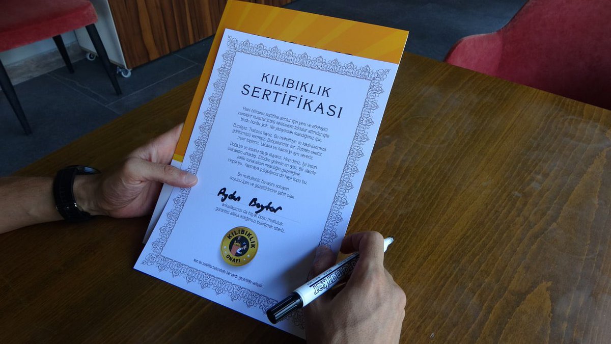 Trabzon’da bir mahalleye “Kılıbıklar Mahallesi” adı verildi. Mahalleye gelen ziyaretçilere “kılıbık sertifikası” dağıtılıyor.