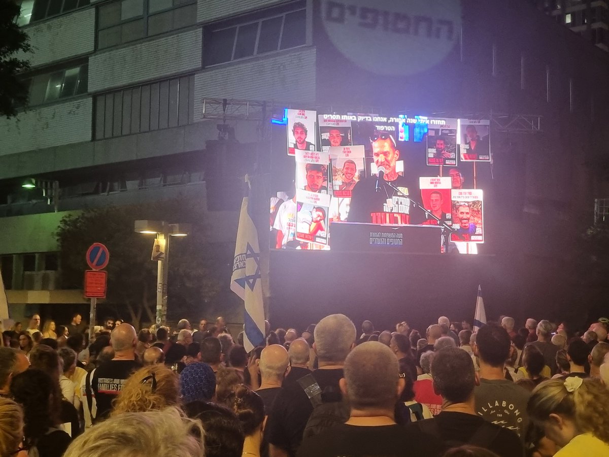 מאות אלפים בכיכר וברחובות.
לא נוותר על אחינו ואחותנו. זו החברה הישראלית.