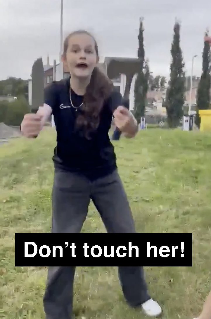 GOOD MORNING ☠️🫡

We’ve all seen this by now…

A beautiful Scottish girl is in distress..

A cry for HELP 

The “UK” has catastophically failed in protecting their 12-year-old girls from foreign rapists, and so this 14-year-old sister must do it herself… 😡

#Scotland #uk