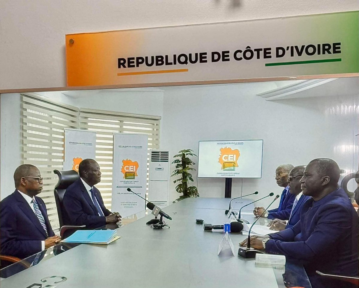 ArthurBanga's tweet photo. "J'ai répondu à l'appel de mon parti et de nombreux ivoiriens et Ivoiriennes qui souhaitent que nous poursuivions ensemble le chemin de la paix, de la stabilité et du développement" 
Alassane Ouattara ce jour à la CEI https://t.co/CckGz5LKBt