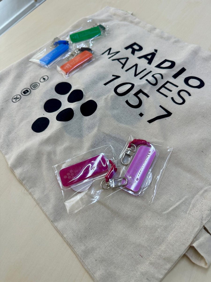 radiomanises's tweet image. Nuestros colaboradores ya lo tienen, te gustaría disfrutarlos tú también?

#SORTEO 3 Packs #Bolsa + #Llavero + #Bolígrafo corporativos. 

🤩 Participa y ¡Consigue un pack con nuestro merchandising corporativo. #sorteofacebook #sorteoig

📅Válido hasta el 26/Sept/2025