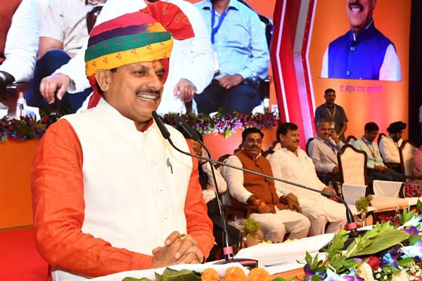 प्रदेश के साथ देश की विद्युत आवश्यकताओं की पूर्ति कर रहा है मध्यप्रदेश : मुख्यमंत्री डॉ. मोहन यादव 

मुख्यमंत्री डॉ. यादव ने नव नियुक्त विद्युत कार्मिकों को प्रदान किए नियुक्ति-पत्र 

Read More: tinyurl.com/mt7rydrb 

<a href="/DrMohanYadav51/">Dr Mohan Yadav</a> 
<a href="/PradhumanGwl/">Pradhuman Singh Tomar</a> 

#MadhyaPradesh