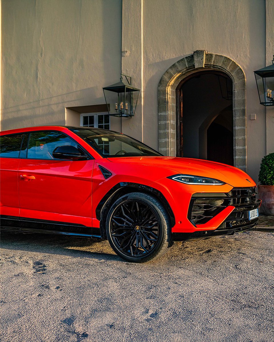 Lamborghini Urus SE. Wherever it drives, the road follows.

#Lamborghini #UrusSE
