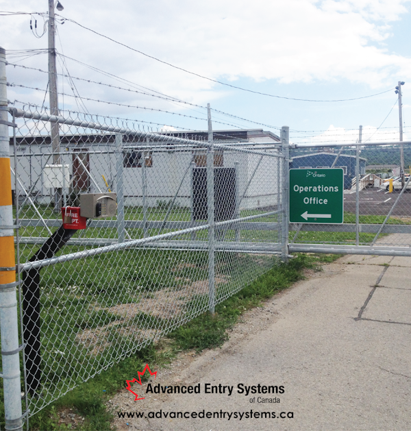 RomaFence's tweet image. Experience seamless convenience and enhanced security at the touch of a button! 🛠️  Ask about our automation options today! #automation #slidegate