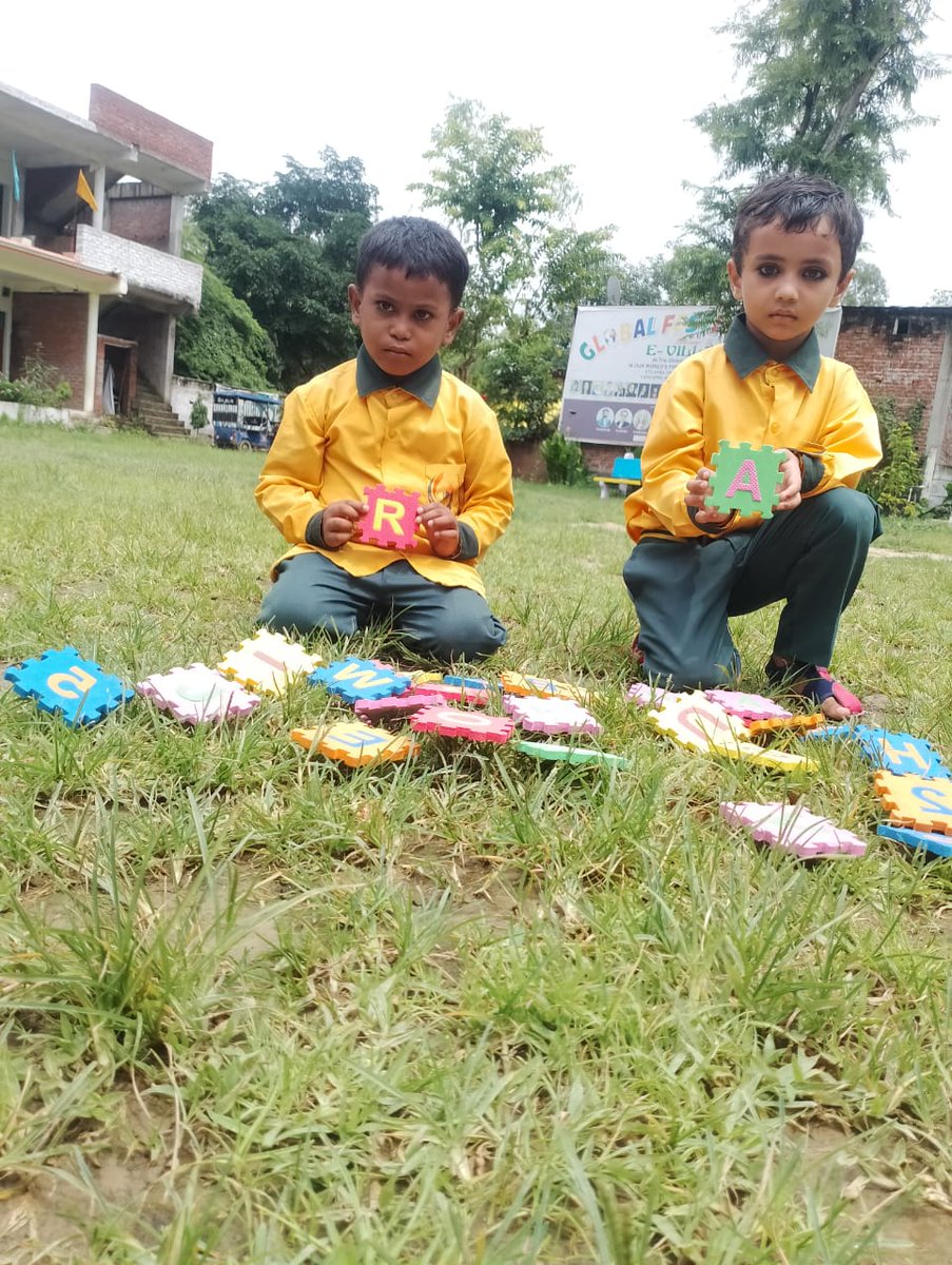 JamesIntSchool's tweet photo. 🧩✨ At James International School, every day is an adventure of knowledge!
��👧 Our Jamesians discovered today the joy of solving puzzles… but not just anywhere! 🚀
📍 The activity moved outdoors, where creativity and nature blended perfectly. https://t.co/Ry6f9iH0J7