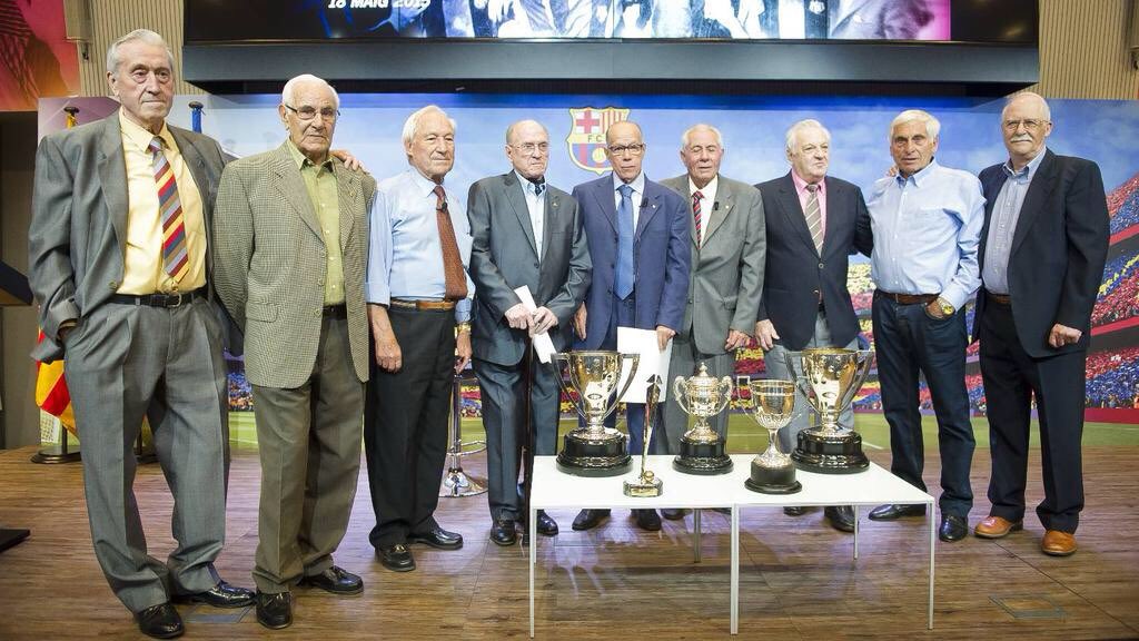 Hace diez años, la <a href="/FCBJugadores/">FCB Jugadores</a> y el <a href="/FCBarcelona_cat/">FC Barcelona</a> homenajearon a la generación de futbolistas que tuvo Helenio Herrera (1958-60). Desaparecidos Llorenç Rifé, Pinto, Tejada, Paco Rodri, Luis Suárez, Olivella y Vergés, solo quedan los porteros Celdrán y Larraz.