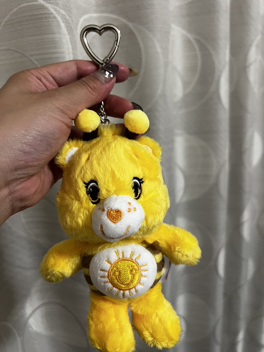 ケアベア欲しくてタイでランダムのやつ買ったら欲しかったやつきてくれた💛
可愛い嬉しい💕
チャームもハートで可愛い❤︎
