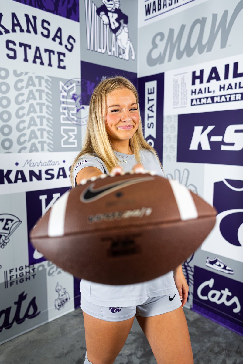 RylieLongo5's tweet photo. Remember when I committed to play Futbal at @KStateSOC? #ThatWasCool #GoCats 💜👌🏽⚽️
@LouFuszSoccer @LFA09GA
@GAcademyLeague @ImCollegeSoccer
@ImYouthSoccer @PrepSoccer
@TheSoccerWire @TopDrawerSoccer https://t.co/gAsHhQbICG
