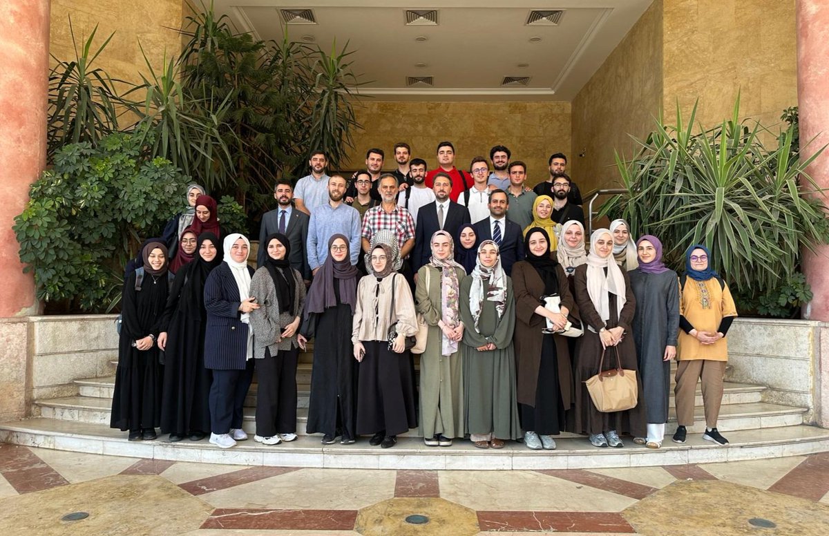 Halep'te <a href="/ibnhalduni/">İbn Haldun Üniversitesi</a> ve Halep Üniversiteleri işbirliğinde Arapça dil kurslarının başlaması hayırlı olsun 🇹🇷🇸🇾 Arapça öğrenimi için üniversitelerimizden gelen ilk öğrenci ve öğretim görevlilerimizi tanımaktan gurur ve kıvanç duyduk! Kendilerine başarılar diliyoruz 👏🏼