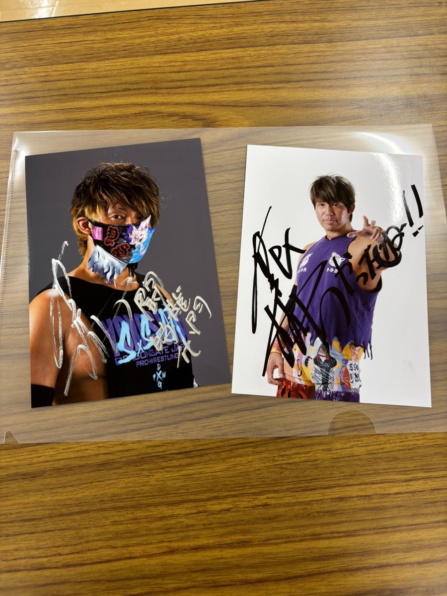 ssm_yokosuka046's tweet photo. フォトブックは期間限定販売で今月28日（明後日）までの受付となります👇
https://t.co/sJs5MHDn0m

うっかり忘れてた方、まだ間に合いますので今のうちにポチッとして下さいね🫡

おまけに生写真が付いたり、その中にはサイン入りもあるとかないとか？？？

#株式会社ジーピー #DRAGONGATE https://t.co/mYSQHarsiV
