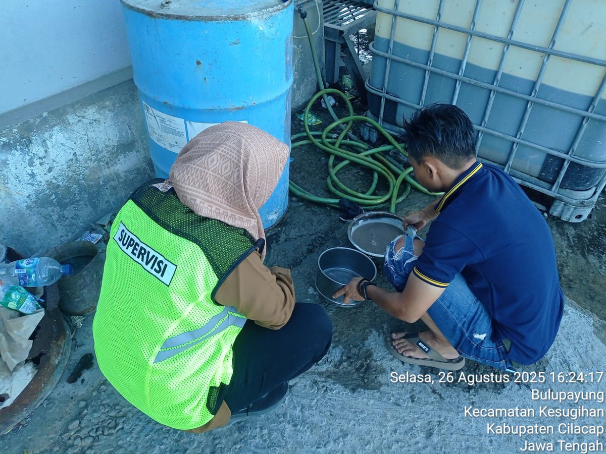 ppks01's tweet photo. Test kadar lumpur dan uji gradasi pasir untuk paket pekerjaan Rekonstruksi jalan Buntu.
@dpubmckjateng https://t.co/A4GQ0xRXDR