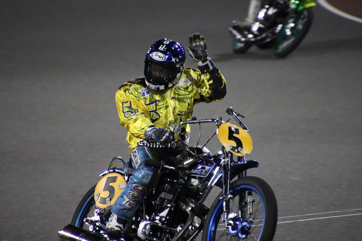 #フタバ設計 presents
GI第68回 #ダイヤモンドレース 

見事優勝は、

#青山周平 選手（伊勢崎）✨✨

優勝おめでとうございます🎉🎊

↓選手コメントはこちら
facebook.com/iizukaauto/pos…

#飯塚オート
#コウホウジャー