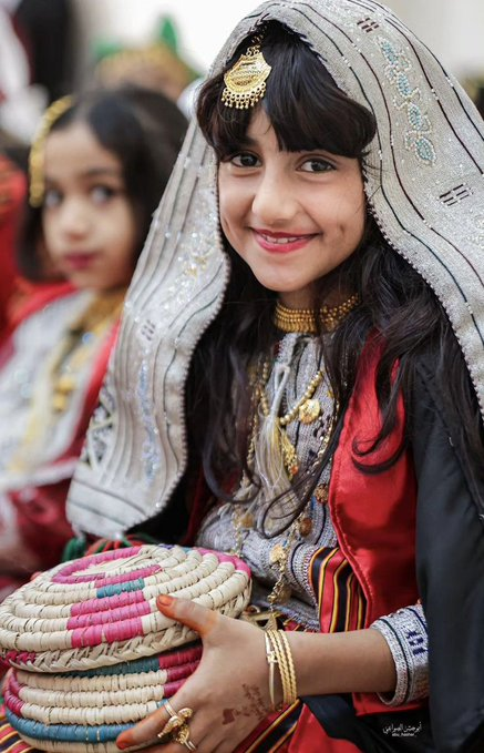 للحسنَات أبوَابٌ كثِيرة لا يَدري العَبدُ بأيِّها يدخُل الجَنة: بِر الوَالدين،ذِكر اللّٰه،إفشَاء السَّلام، ابتِسامَة،كَلمةٌ طَيبة،صَدقة،تفرِيج كُربة،عَفو،صَفح، فَلا تحقُرن مِن المَعروف شَيئاً، إفعَل المَعرُوف كُله.
#صباح_الخير