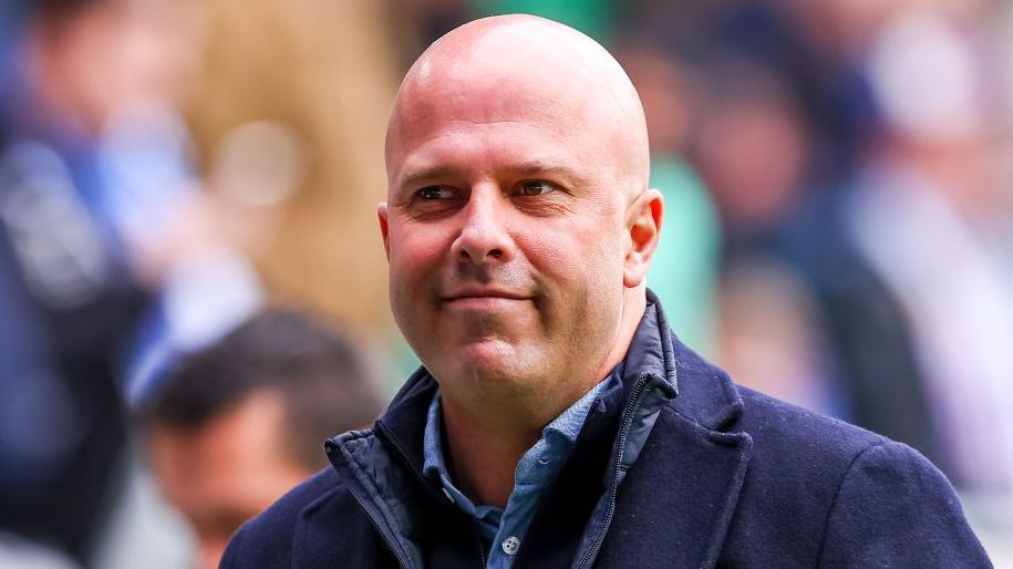 تثقون فيه ؟
بالنسبة لي ابدا و قاعد يخلي ليفربول يلعب كأنه فريق صغير و افكاره كلها غبية