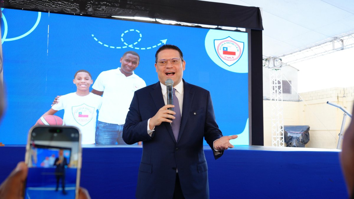 joeltorresDO's tweet photo. Sanz Lovatón llama a las aulas a más de 2 millones de estudiantes en primer día oficial de clases.

Destacó las inversiones que ha realizado el Gobierno para el sistema de transporte escolar TRAE.

@luisabinader @raquelarbaje @SanzLovaton @LMDECAMPS 

Enlace:🔗
https://t.co/sM5m9YehOy 

#AñoEscolar2025 #EducaciónRD