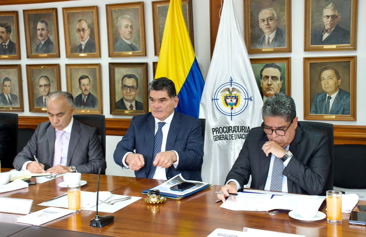 CGR_Colombia's tweet photo. #AEstaHora |🚨 Participamos en reunión con la @PGN_COL, la @Registraduria, @mindefensa y las @FuerzasMilCol, para conocer los avances del Plan Democracia que busca garantizar unas elecciones seguras en todo el país. https://t.co/o4iEB8Xy8Y