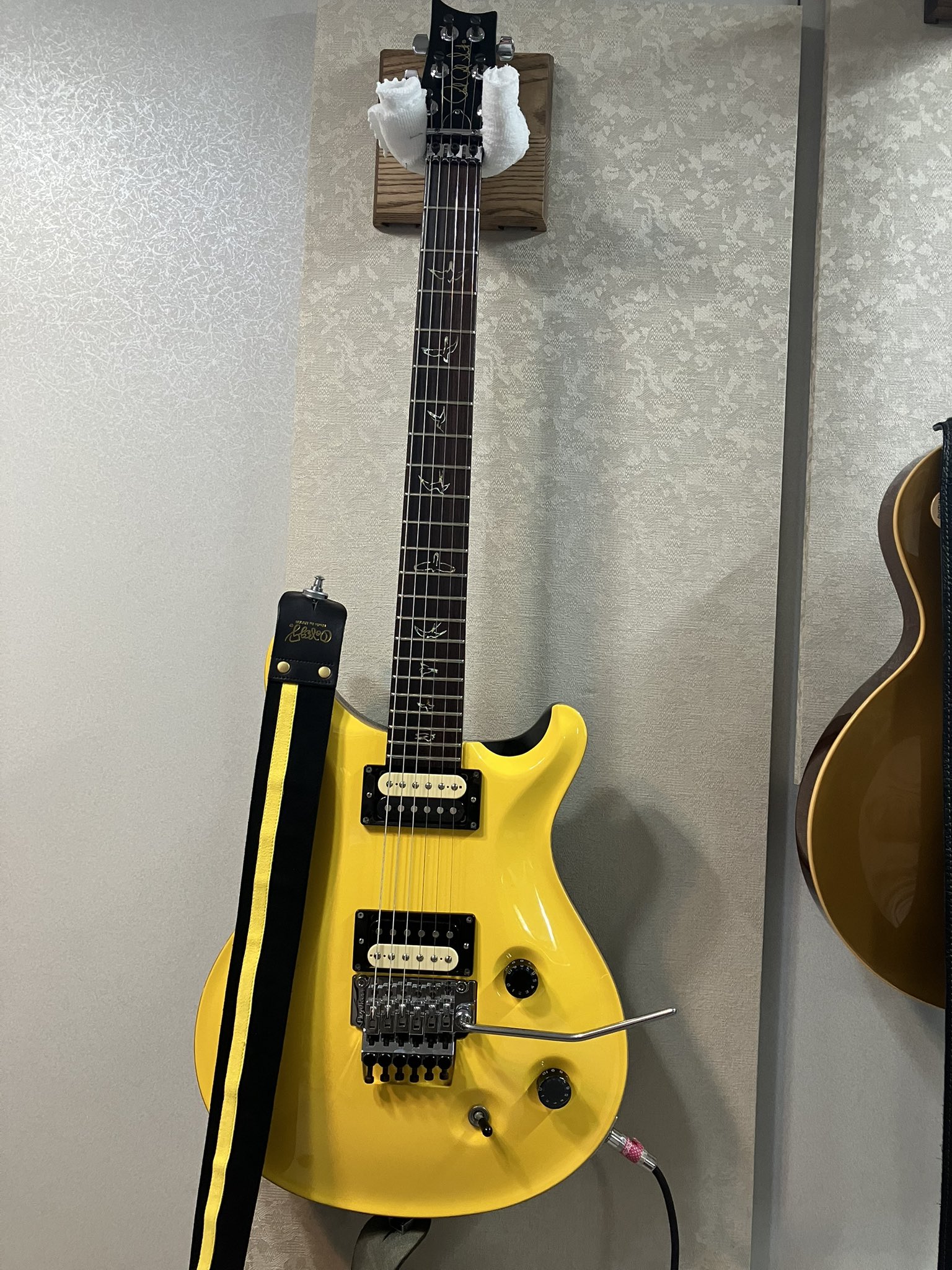 バーニー LP改 フロイドローズFRX EMG 日本製 最終値下げ バーニー LP改 フロイドローズFRX EMG 日本製 最終値下げ - メルカリ