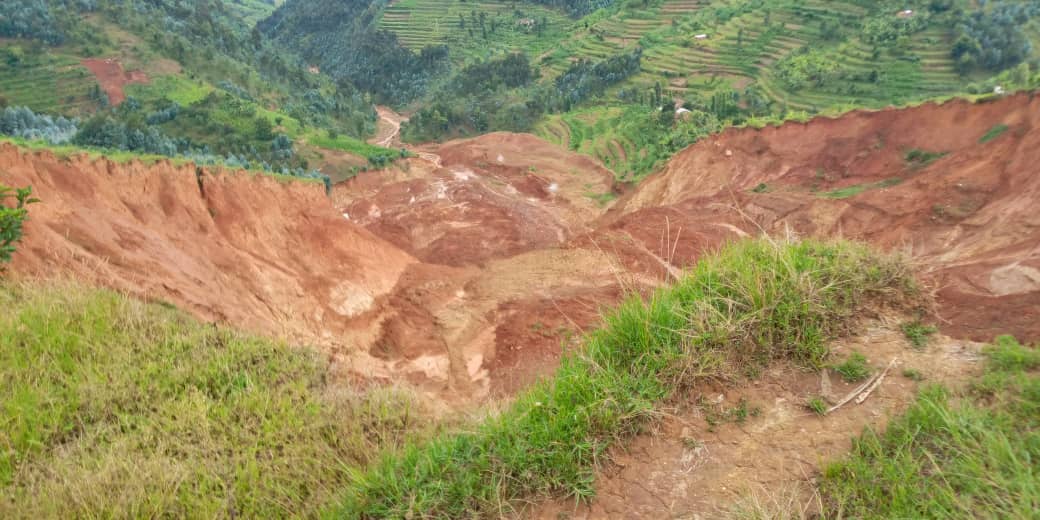 When the #Earth slips beneath their feet: #Rwanda’s costly battle with #soil erosion and deadly landslides.  

Read more 👇

rej-rw.org/special-report…