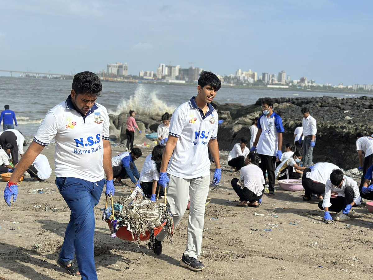 WEEK 397: #DadarBeachCleanUp  

Every individual matters.
Every individual has a role to play.
Every individual makes a difference.

<a href="/malharkaalambe/">Malhar Kaalambe</a> <a href="/mybharatgov/">Mera Yuva Bharat - MY Bharat</a> <a href="/SwachhBharatGov/">Swachh Bharat Urban</a> <a href="/swachhbharat/">Swachh Bharat Mission - Grameen</a> <a href="/_NSSIndia/">NSS India</a>