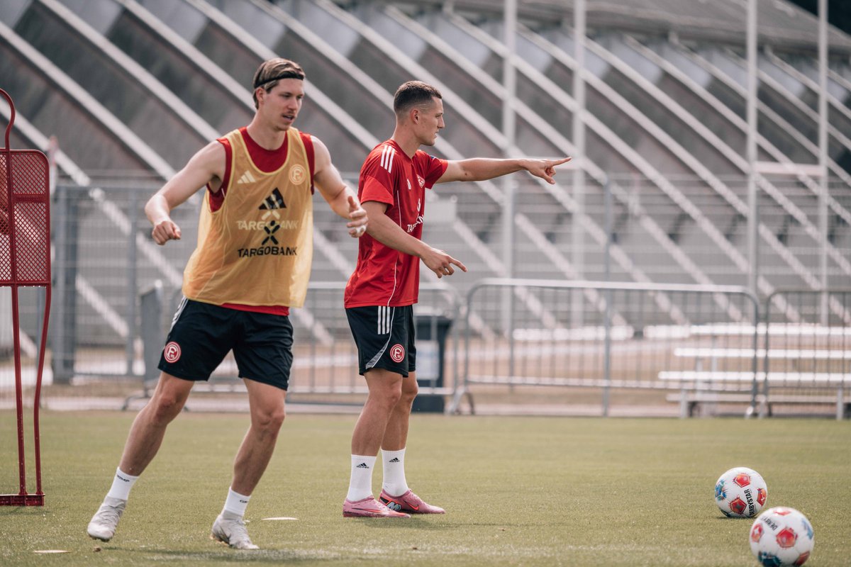 f95's tweet photo. Wie versprochen 🤗
Und dann sind es auch direkt die ersten Eindrücke von Žan #Celar im Fortuna-Training ⚽️
#f95 | 🔴⚪️ | 🔜 #F95KSC https://t.co/3bpFXAJ1b9