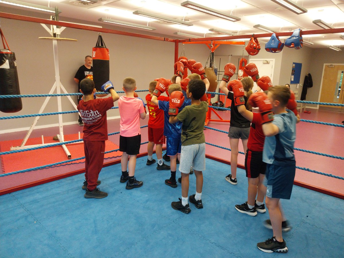 PartickBoxing's tweet image. Great to see some new boys and girl attend boxing session last night. If wanting try pop along to one of our coaching sessions @ASGJPAbercorn @ASGCleveden @stmarysmaryhill @CadderPrimary @johnpaulacademy @Cleveden_PE @BobDorisSNP