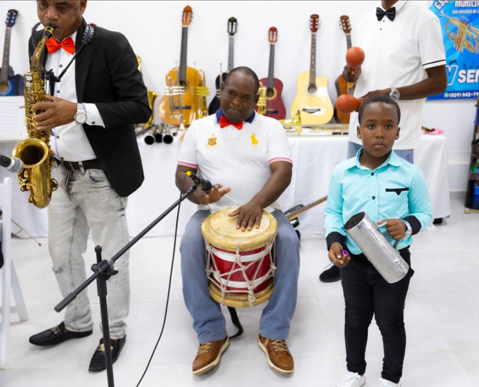 RicardoMFalu's tweet image. 🎶 In Guerra, DR, energy is transforming lives—through music! See how @AESDominicana’s latest project is empowering youth and empowering communities. 
➡️bit.ly/AESDominicana

#AESDominicana #SocialImpact #TransformativeEnergy #AES