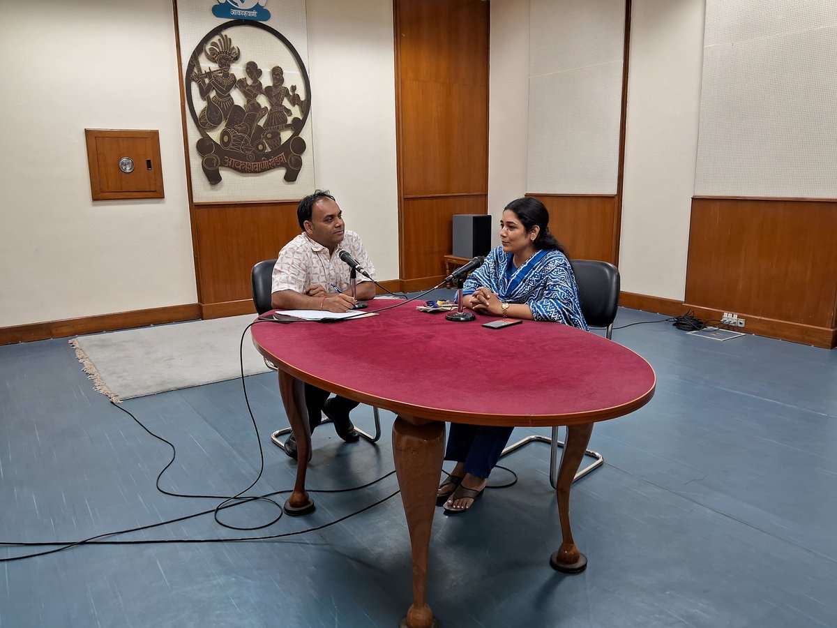 आकाशवाणी खण्डवा के युववाणी कार्यक्रम में दिनांक 30अगस्त2025 को शाम 6 बजे सुनिए म.प्र.लोकसेवा आयोग की परीक्षा 2019  में सफलता प्राप्त कर स्कूल शिक्षा विभाग के सहायक संचालक पद पर पदस्थ सुश्री सुरभि शर्मा, विकासखंड शिक्षा अधिकारी छैगांवमाखन से प्रसारण अधिकारी असीम कैथवास की बातचीत