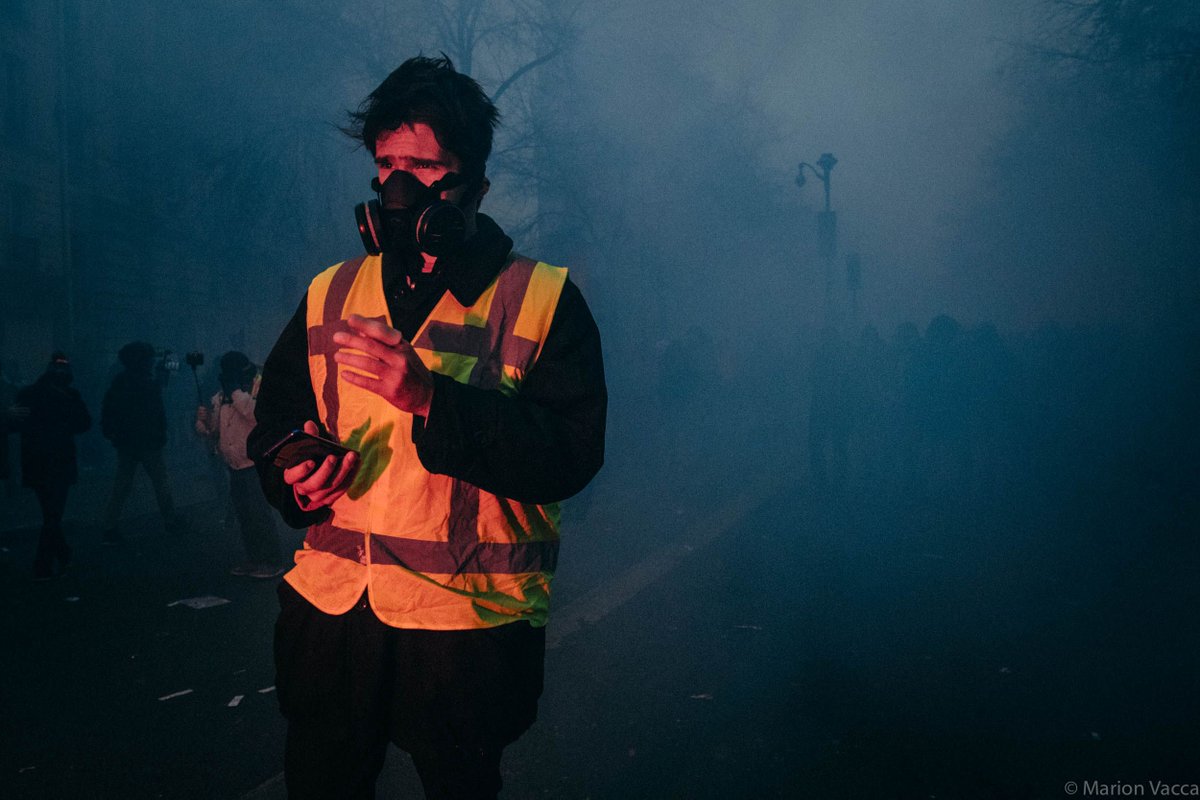 anatolium's tweet image. Faites moi le plus beau des cadeaux, en ce trente sixième anniversaire.

Soyez enflammés, comme la vie seule l'est.

Ne soyez pas sages. 

Réchauffez vos cœurs. 

Brûlez-les.