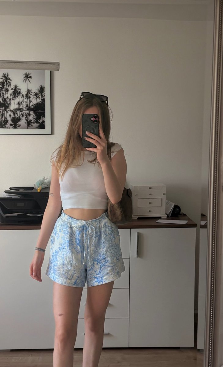 kelly_astier's tweet photo. Go out shopping🛍️💄 https://t.co/4gEvBs2JJP