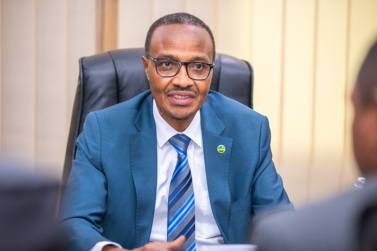 RwandaEmergency's tweet photo. Today Minister Maj. Gen. (Rtd) Albert MURASIRA together with the Minister of Justice and Attorney General Dr. @eugirashebuja1 and the DG @Rwandamigration, ACP Lynder NKURANGA held a meeting with a @UNHCR delegation led by @mamadou_dbalde, UNHCR’s Regional Director for East & Horn of Africa and Great Lakes.

Discussions focused on progress in implementing the 2024 Law Governing Refugees and Applicants for Refugee Status, including the establishment of the Appeal Tribunal and improved Refugee Status Determination processes.

The meeting also explored Rwanda’s commitment to explore the possibility to transition from refugee camps to integrated settlements. This aligns with the Global Compact on Refugees and Rwanda’s pledges to enhance inclusion, self-reliance, and sustainable solutions for both refugees & host communities. They agreed on the need for stronger coordination and a roadmap for next steps.