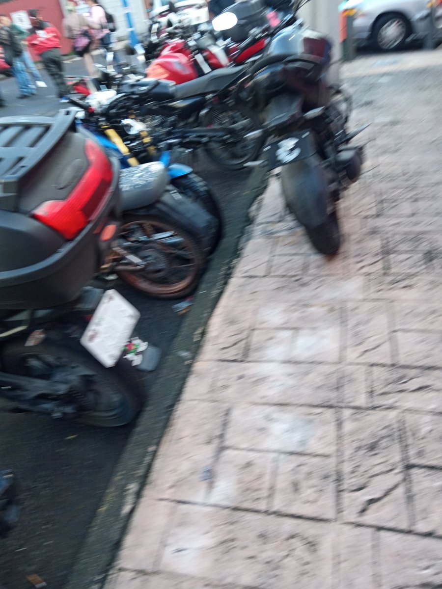 helam_1808's tweet photo. Se pide apoyo para quitar moto de policía #sectorcuitlahuac #sectorlaraza calle 3 esquina con Castilla Oriente Azcapotzalco CP 02040 las dejan ahí durante tod el turno de trabajo @Azcapo_Denuncia @AzcapotzalcoMx @UCS_GCDMX #TránsitoGCDMX @SSC_CDMX @OVIALCDMX https://t.co/JBLGSiExAT