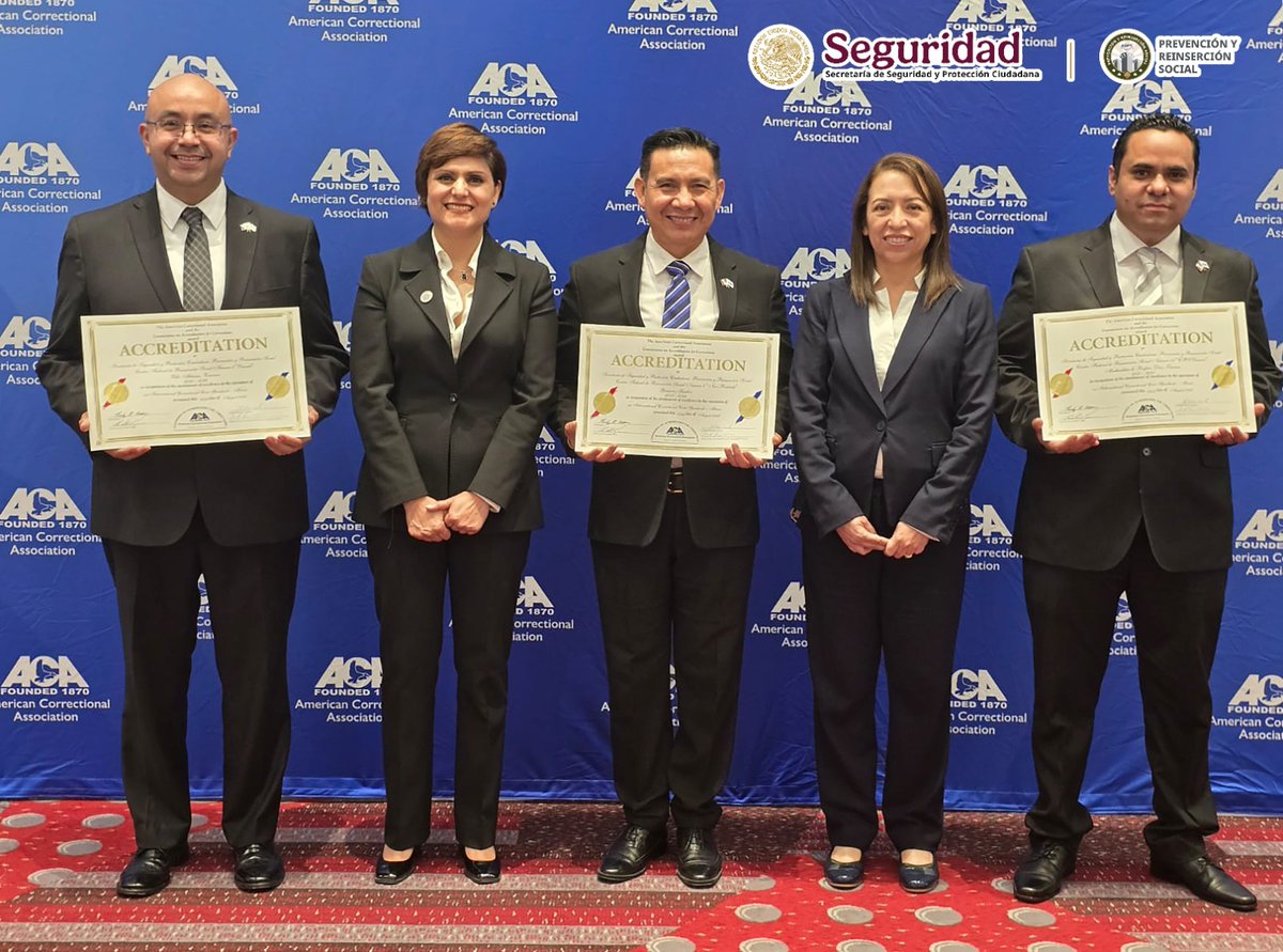 SSPCMexico's tweet photo. Reciben tres #Ceferesos la reacreditación por parte de la asociación de Correccionales de #América. https://t.co/RngKFIYQXt https://t.co/jEROwHJFjY
