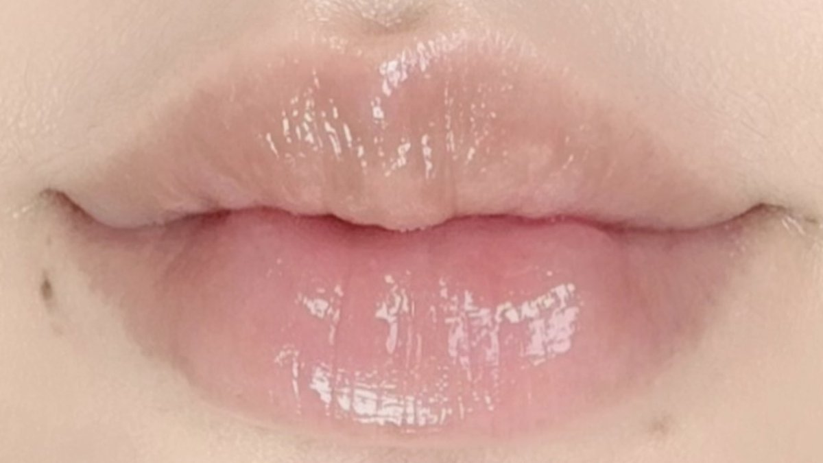 ซื้อใช้เองนี่ล่ะโนสปอนใดดด ลิปบำรุงที่ชอบมากก🥹🫶🏻ความชุ่มชื้นถึง💦 ผลัดเซลล์ผิวปากเบาๆ👏🏼รู้สึกขอบปากที่คล้ำคือดีขึ้น