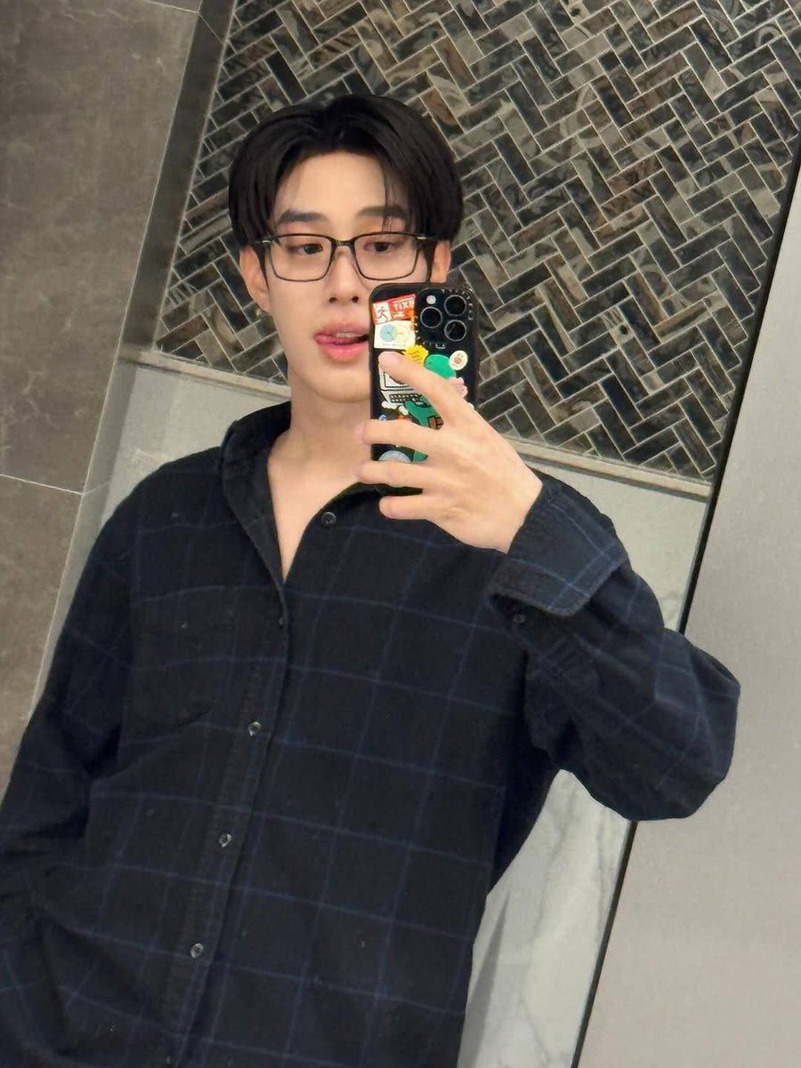 อินทัช                                           ชาญวิทย์