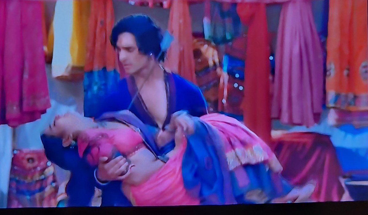 itzmepoonam's tweet photo. Prithvi and sanyogita 😍🥰
What should be their # ?
#PriTa
#SanVi
#PrithviRajChauhan https://t.co/33iuI8xkuD